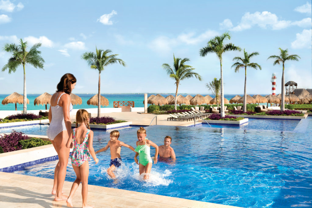 Hyatt-Ziva-Cancun-Main-Pool-Family